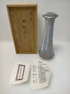 L530」長期保管品 青磁 陰刻輪花文花生 花瓶 木箱入り - メルカリ