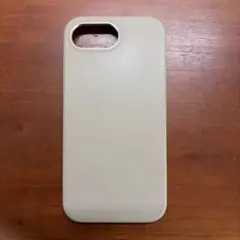 iPhone 16e用ケース ベージュ メタリックボタン