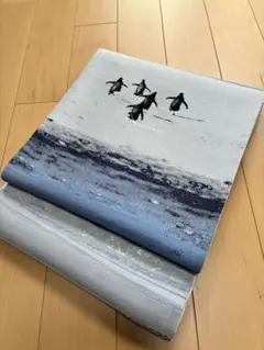 素敵な装い ！西陣袋帯 綿芯仕立付 可愛いペンギン　薄グレー