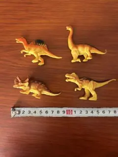 恐竜フィギュア 4体セット