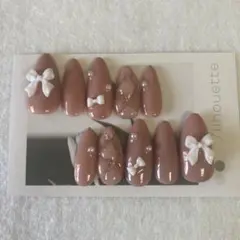 ジェルネイルチップ　ネイルシール付き　白リボン　ピンクベージュネイルチップ