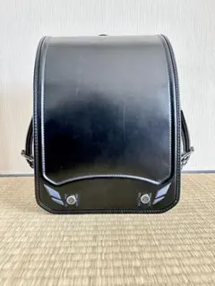 측면 반사 라인이 있는 블랙 백팩