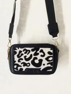 白黒ヒョウ柄ショルダーバッグ