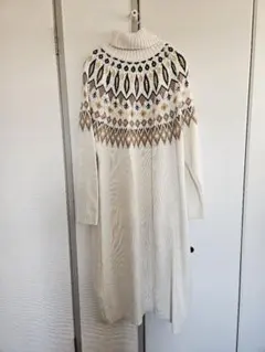 タートルネック柄編みロングニットワンピース