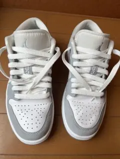 Nike Air Jordan 1 Low ホワイト/グレー