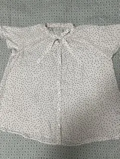 水玉模様リボン付き半袖ブラウス