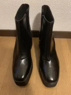 Bershka スクエアトゥプラットフォームブーツ