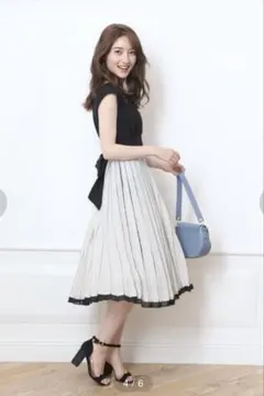 アプワイザーリッシェ　デザインプリーツカラーワンピース　ワンピース