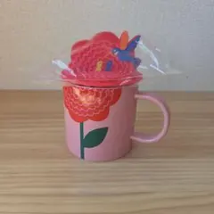 STARBUCKS 花の形のフタ付きマグカップ