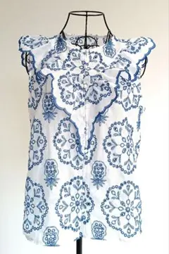 刺繍フリルノースリーブシャツ　青色