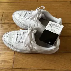 美品NIKE コートビジョンアルタ