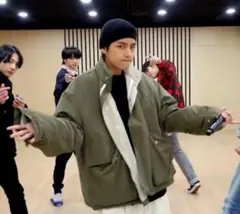 希少 BTSテテ着用 Celebオリーブ ダウンジャケット