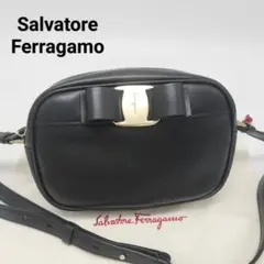 未使用に近い✨フェラガモ　ショルダーバッグ　レザー　ブラック　黒