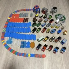 トーマス　ガチャ　カプセルプラレール　走れ世界の仲間たち