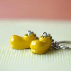 希少　ディズニー　ミッキーの靴　キーホルダー　美品