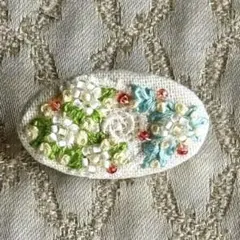 花柄刺繍ビーズブローチ オーバル