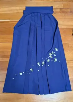 桜刺繍入り 紺色 袴 股下91 (M) - メルカリ