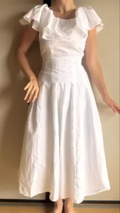 ホワイト フリル ノースリーブ ワンピース