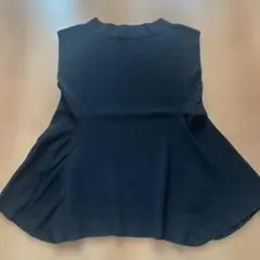 ブラック　ノースリーブ　フリル