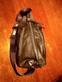 COACH ブラウン レザー ボディバッグ