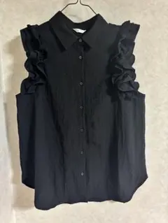フリル付きブラックノースリーブシャツ Mサイズ