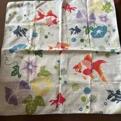 金魚と花の和風タペストリー