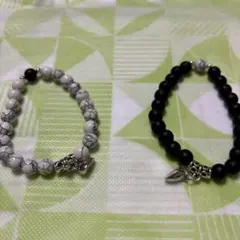 ホワイトとブラックのハート付きビーズブレスレット　ハートが磁石　フリーサイズ