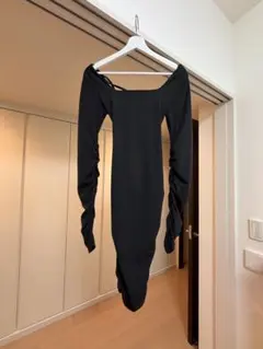 【今限定】ブラック オフショルダー ロングワンピース