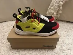 Reebok スニーカー 黒/赤/黄のサムネイル