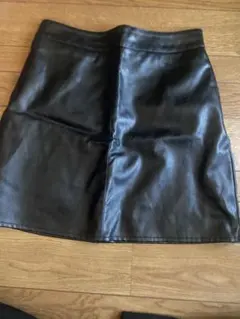 黒 レザー タイトスカート