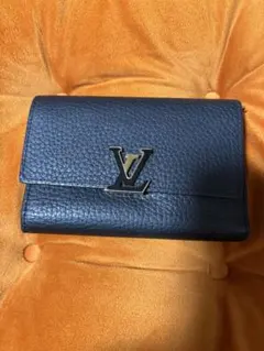 Louis Vuittonポルトフォイユ・カプシーヌ コンパクト黒×ホットピンク