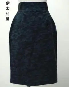 伊太利屋　タイトスカート 迷彩柄 　スカート