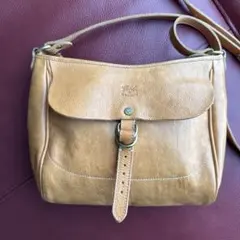 イルビゾンテ　フラップショルダーバッグ　ヌメ革ナチュラル