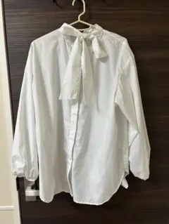 リボンタイブラウス