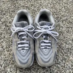 New Balance 725 グレー スニーカー