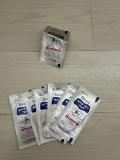 Biore 毛穴すっきりパック 鼻用 白色タイプ 7枚セットのサムネイル