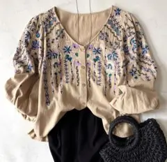 美品 グレースコンチネンタル 刺繍ツイルブラウス ボリューム袖 インドコットンのサムネイル