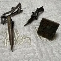 シンプルな金属製ネクタイピン
