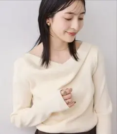 ビス【美得】もちもちドレープオフショルダーリブニット/イージーケア　オフホワイト