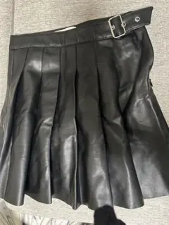ZARA ブラック フェイクレザープリーツスカート サイズS10(140)