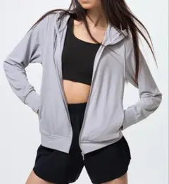 エアリズムUVカットフルジップパーカ　Ｓサイズ