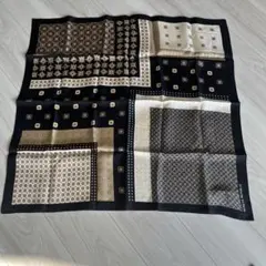 値下げ中美品⭐️新品BANANA REPUBLIC 幾何学模様スカーフ