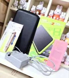 美品Newニンテンドー2DS LLブラックライム 本体 クリアカバー充電器付き