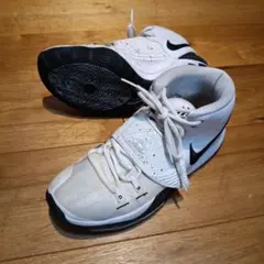 NIKE KYRIE 6 バスケットボールシューズ 　25.5cmのサムネイル
