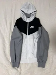 美品Nike フード付きジャケット ホワイト/ブラック サイズ160