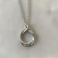 スワロフスキー　ネックレス