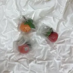 くだものさん目印アクセサリー ガチャガチャ りんご、みかん、かき3つセット