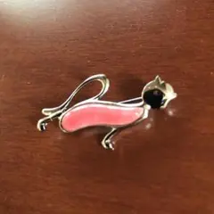 猫好きさんいかが？ねこデザインの七宝焼ブローチ、同時ご購入で100円引