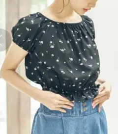 earth music&ecology 黒の花柄オフショルダー半袖トップス