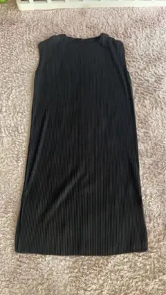 【美品】ユニクロ　ブラック ノースリーブ ワンピース M